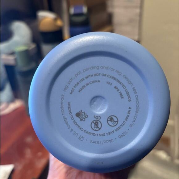 Owala 24 oz freesip, ‘out of the blue’ target exclusive, stainless steel, nwt - Picture 4 of 5